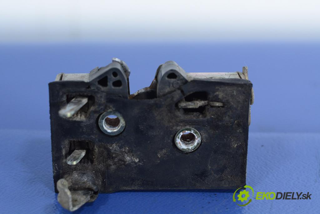 Audi 80 1991 zámek dveře Zad: v pravo: 893839016C