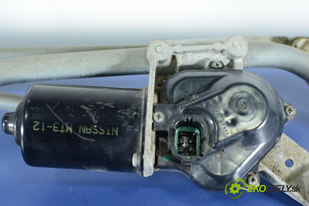 Nissan Sentra 2006 mechanismus motorek Stěrače: před