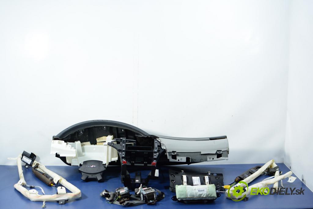 Chrysler Pacifica 2008 kokpit,pristrojová doska