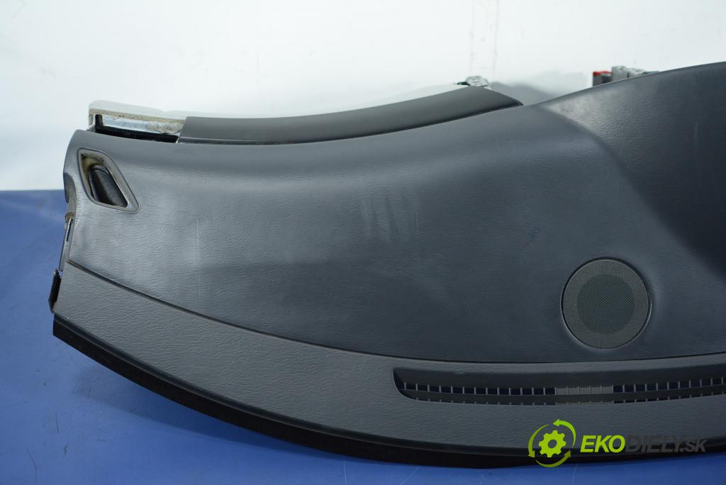 Chrysler Pacifica 2008 kokpit,pristrojová doska