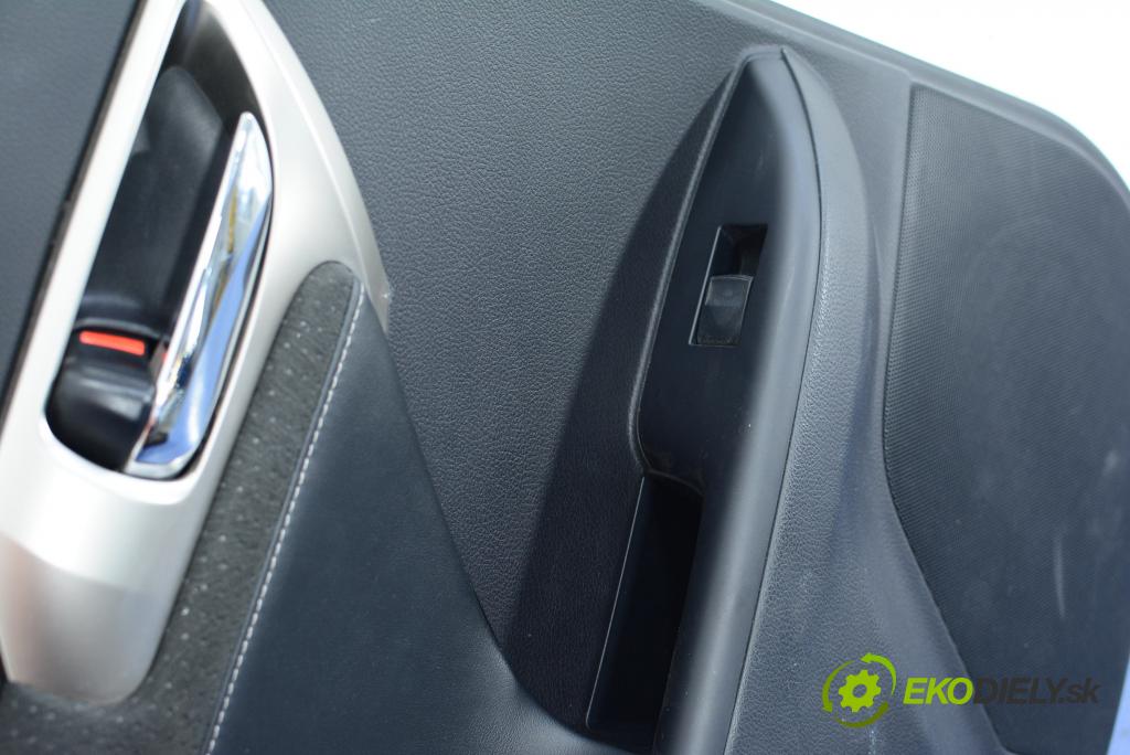 Lexus CT 2015 Čalounictví: dvere zad Vľavo:
