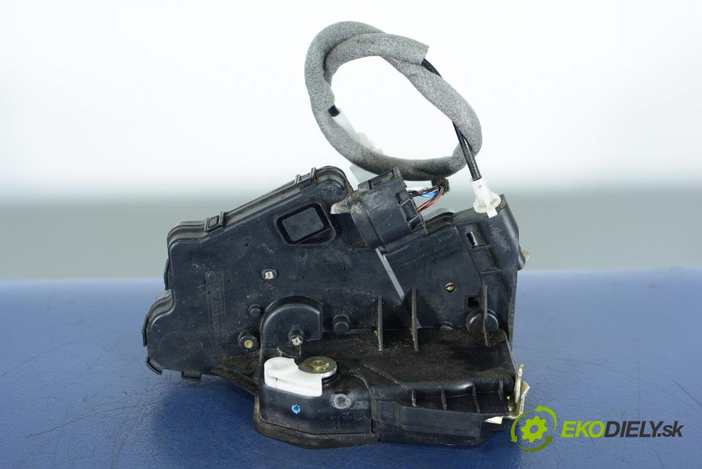 Bmw Seria 3 2002 zámek dveře Zad: v pravo: 246HTR