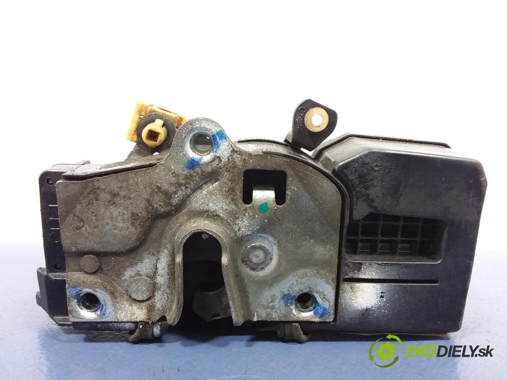 Cadillac Cts 2004 zámek dveře před Levý: L25773440