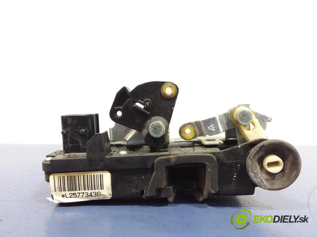 Cadillac Cts 2004 zámek dveře Zad: Levý: L25773436
