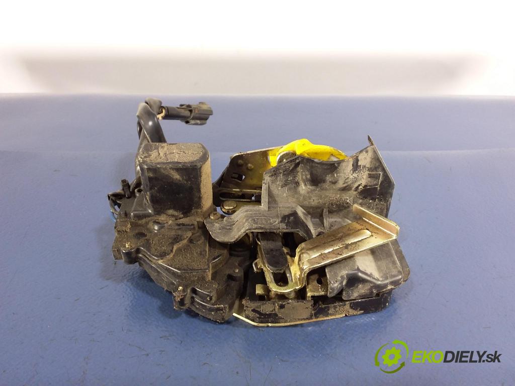 Kia Carens 2004 zámek dveře Zad: Levý: