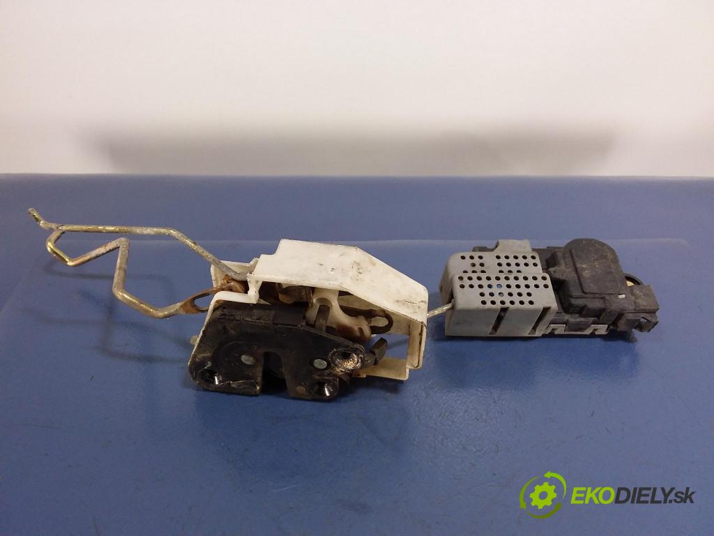 Hyundai Sonata 2005 zámek dveře před v pravo: