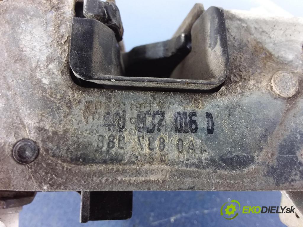 Audi A6 1995 zámek dveře před v pravo: 4A1837016D