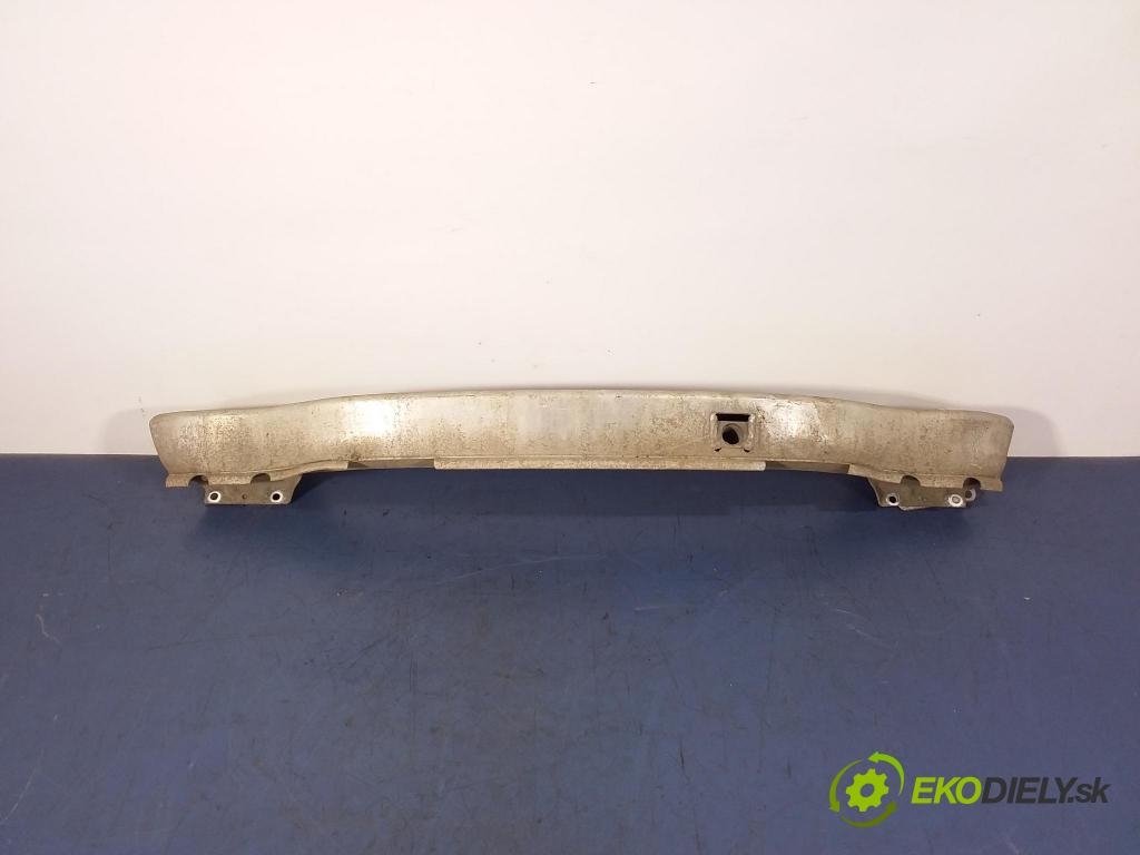 Audi A8 2008 výztuha narazník Zad: