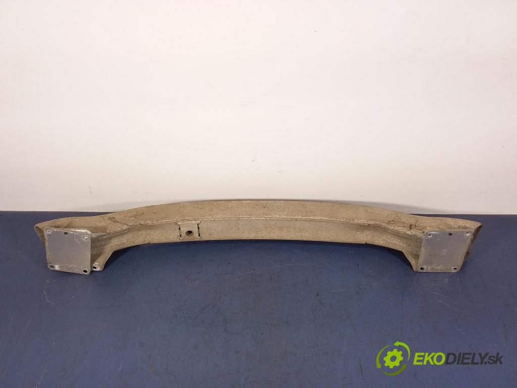 Audi A8 2008 výztuha narazník Zad: