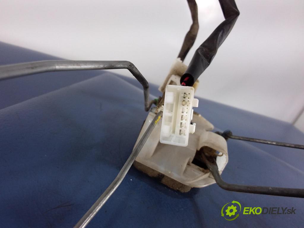 Mazda Xedos 2001 zámek dveře před v pravo: