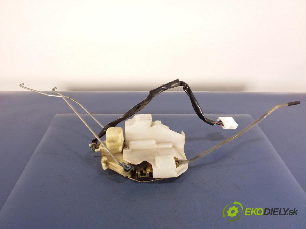 Mazda Xedos 2001 zámek dveře před Levý: 