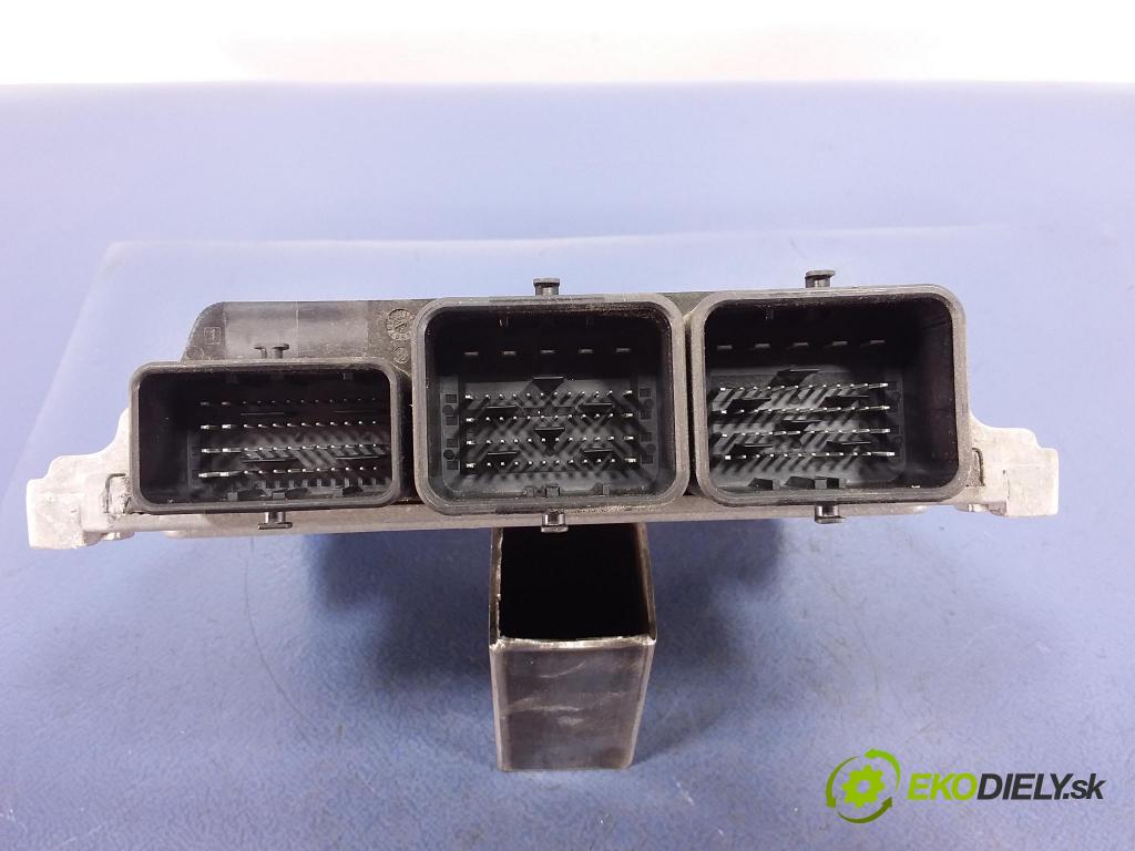 Citroen C4 2012 řídící jednotka Motor: 9800268980