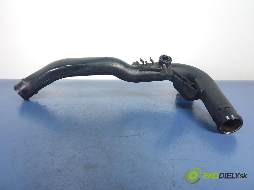 Vw Passat 2000 trubka Vzduch: 8D0145840