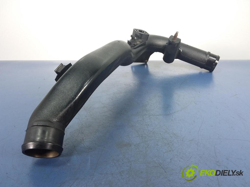 Vw Passat 2000 trubka Vzduch: 8D0145840