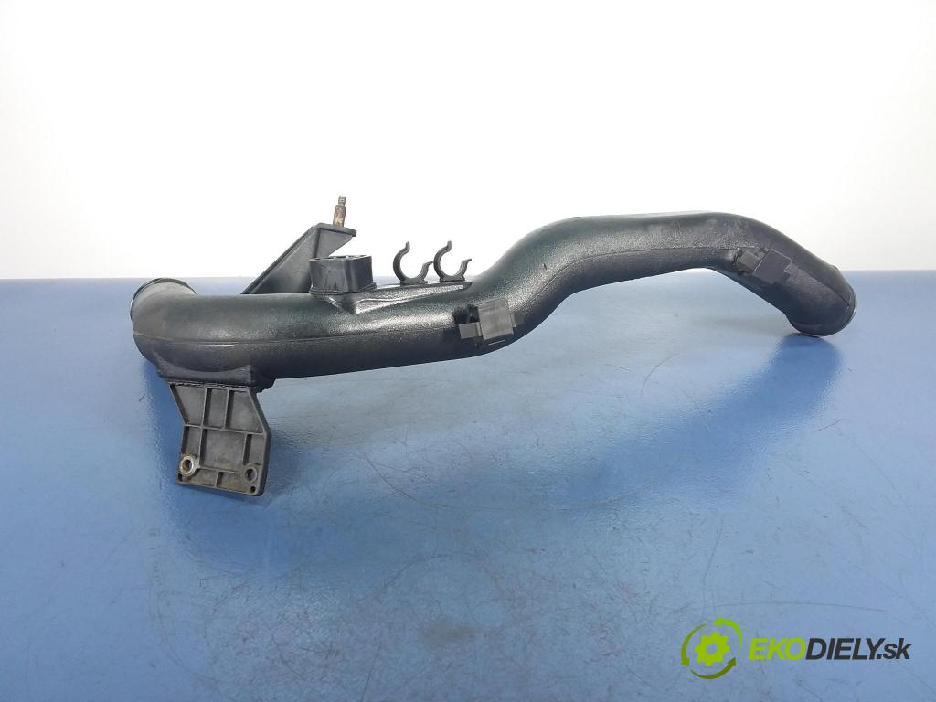 Vw Passat 2000 trubka Vzduch: 8D0145840