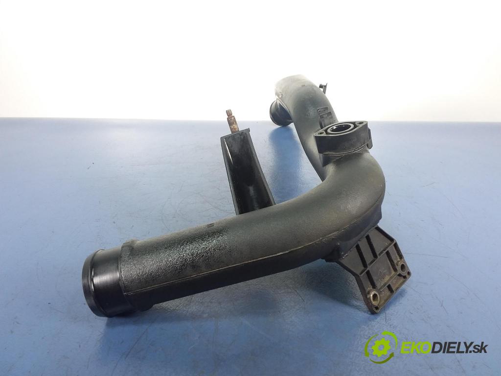 Vw Passat 2000 trubka Vzduch: 8D0145840