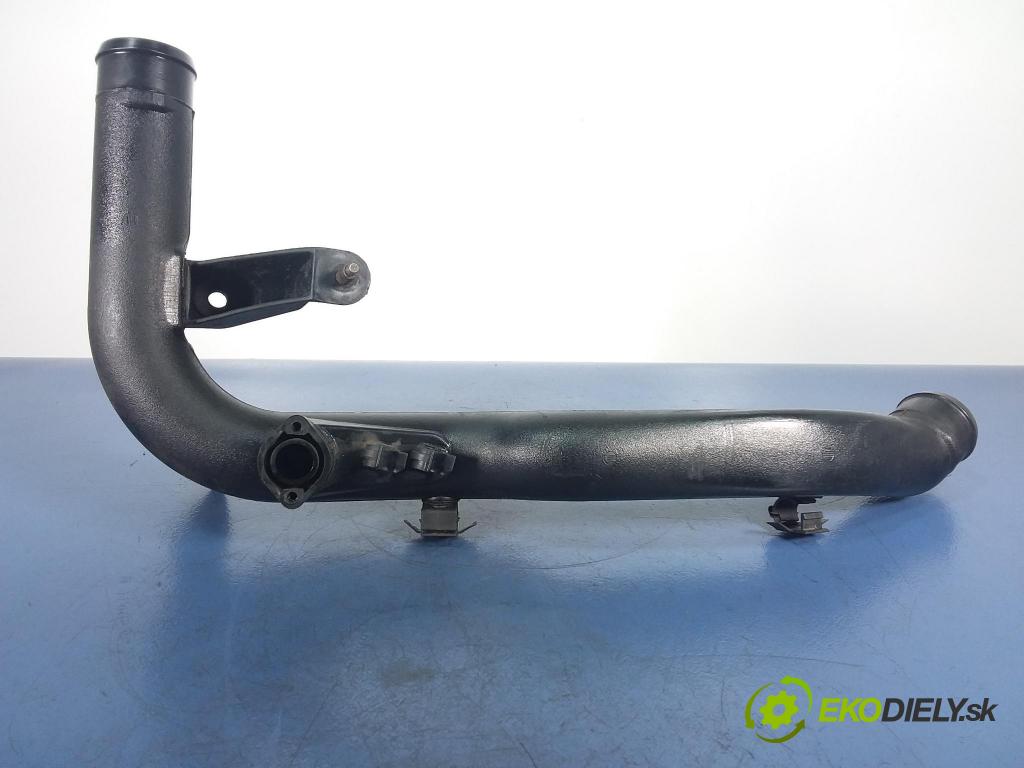 Vw Passat 2000 trubka Vzduch: 8D0145840
