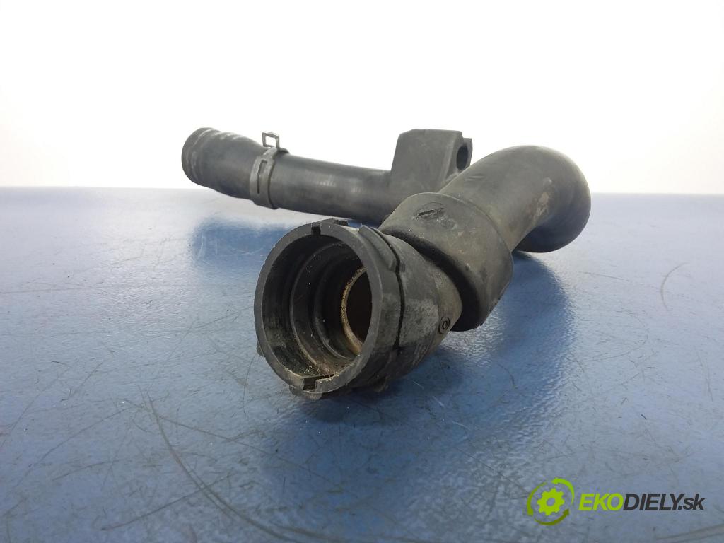 Vw Passat 2000 rúrka Chladič: 8D0121101