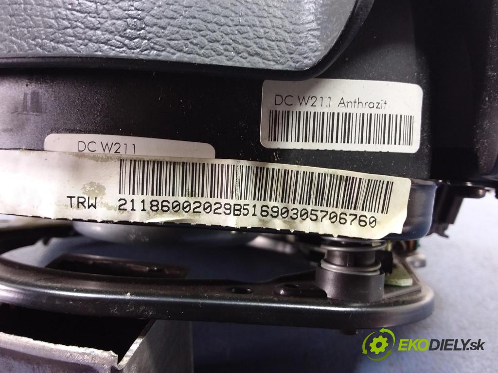 Mercedes E-klasa 2003 kokpit,pristrojová doska 2118600202