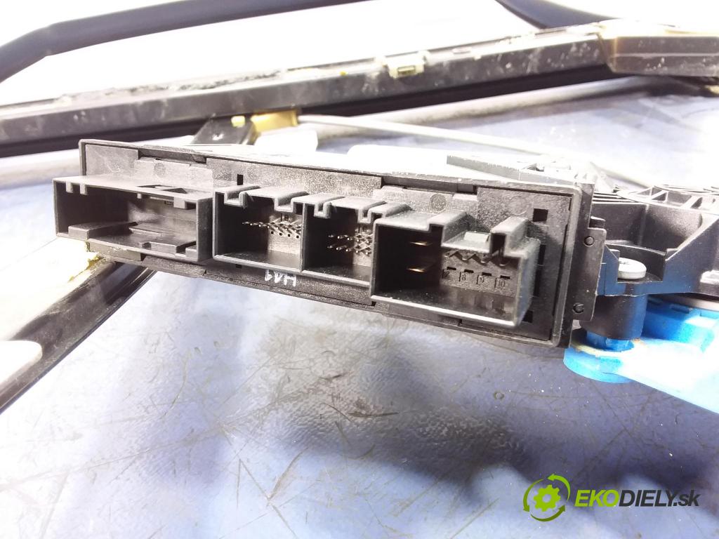 Audi A4 2001 mechanizmus okna Okná: zad Vľavo: 8E0839461B
