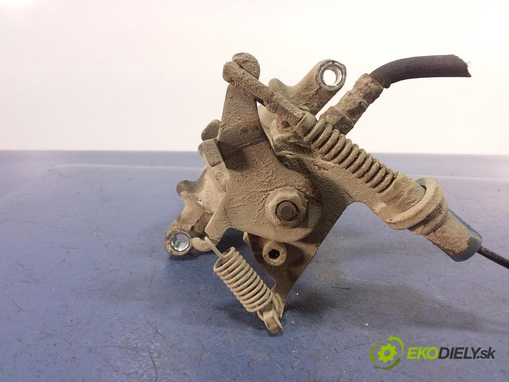 Ford Focus 2002 brzdič zad Vľavo: