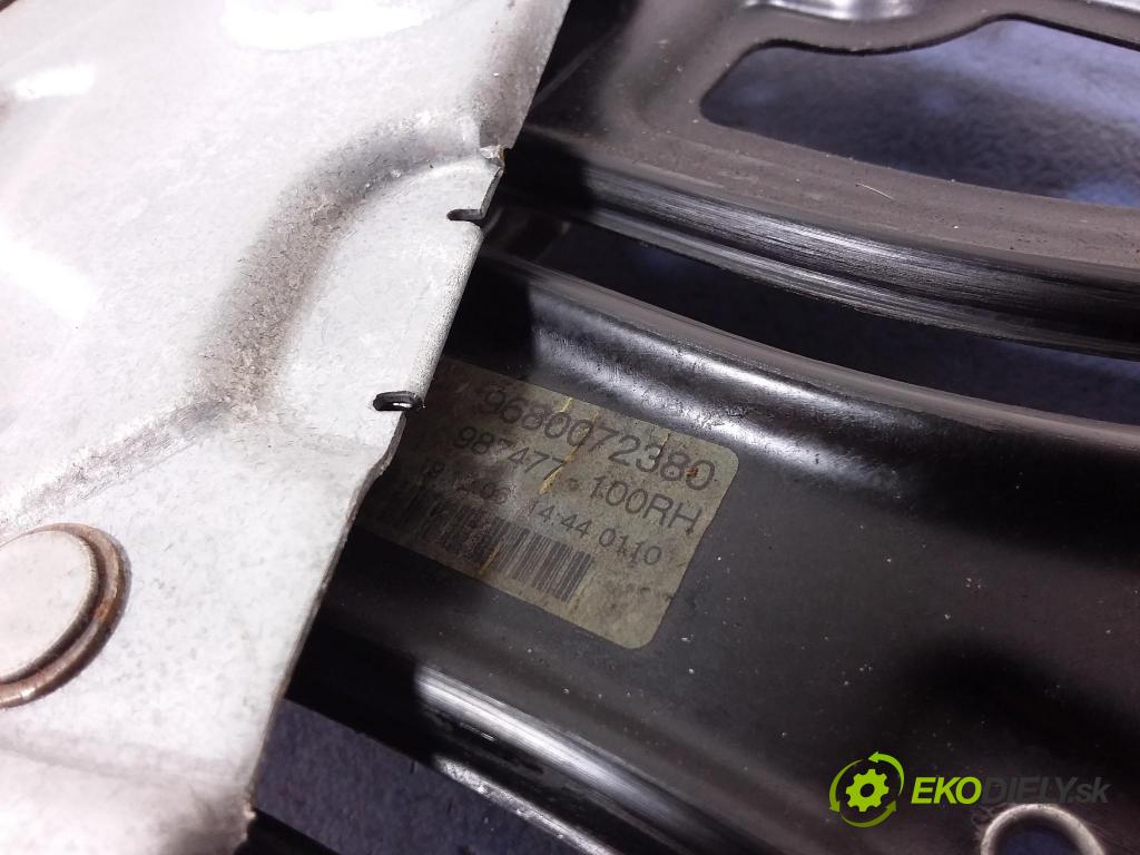 Peugeot 207 2007 mechanismus stahování Sklenka: Zad: v pravo: 9680072380