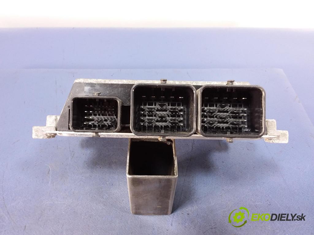 Peugeot 301 2014 řídící jednotka Motor: 9808627780