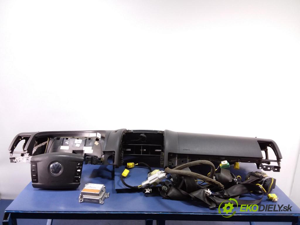 Vw Touareg 2003 kokpit,pristrojová doska 7L6858451