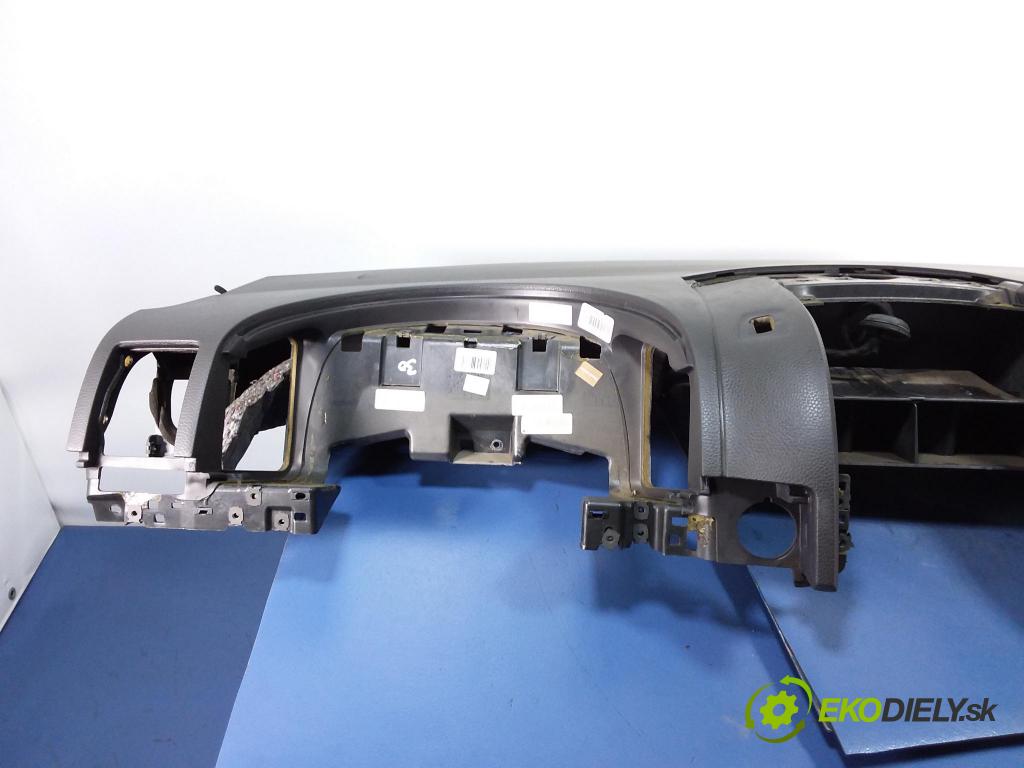 Vw Touareg 2003 kokpit,pristrojová doska 7L6858451