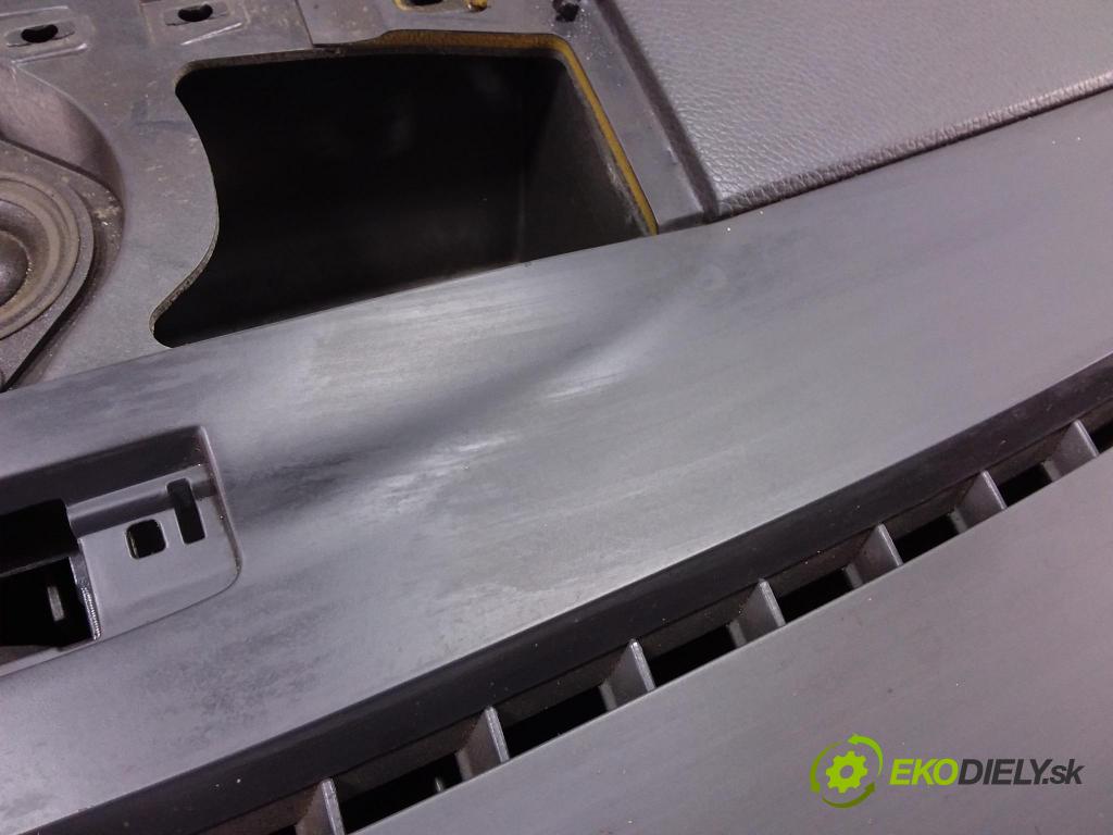 Vw Touareg 2003 kokpit,pristrojová doska 7L6858451