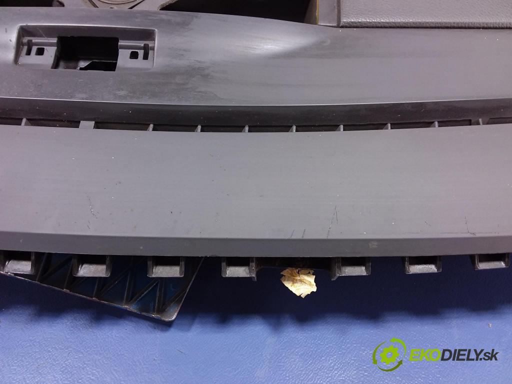 Vw Touareg 2003 kokpit,pristrojová doska 7L6858451