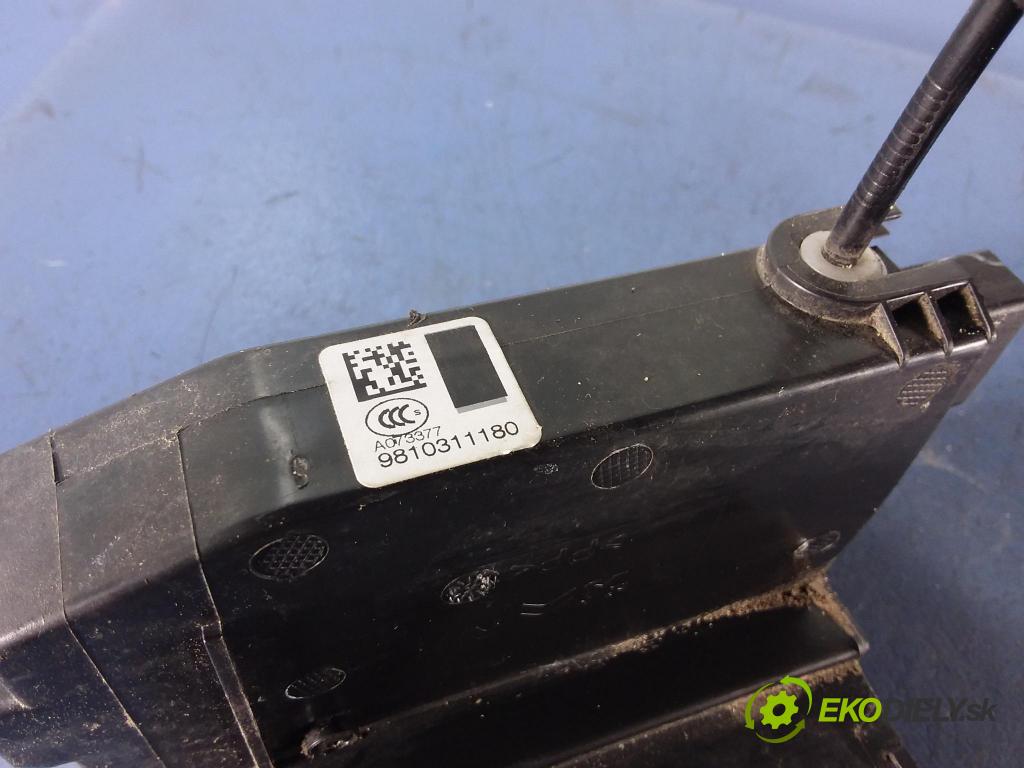 Citroen C4 picasso 2016 zámek dveře Zad: v pravo: 9810311180