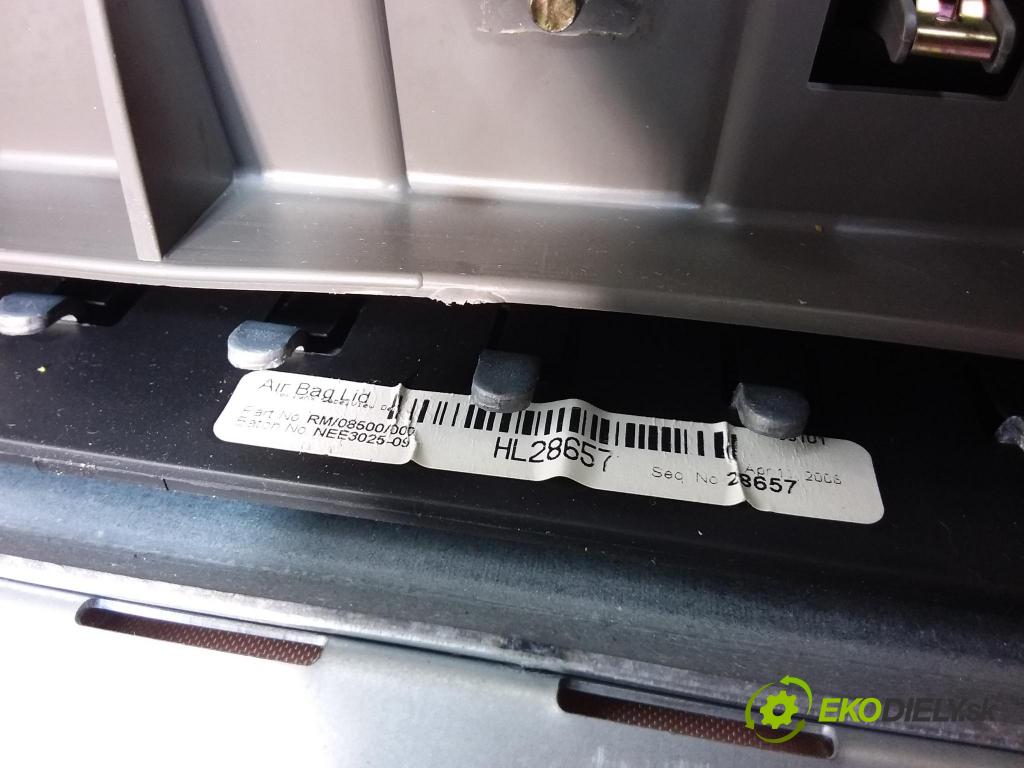 Nissan Note 2006 kokpit,pristrojová doska 