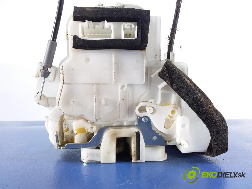 Subaru Forester 2010 zámek dveře Zad: v pravo: