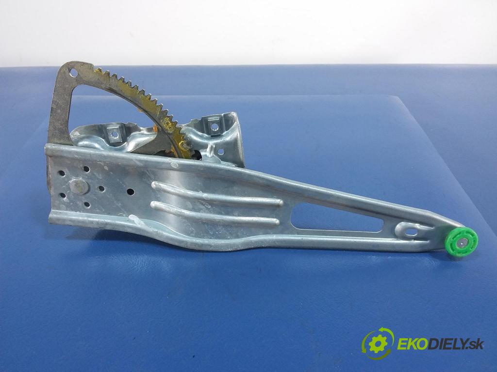 Toyota Yaris 0 mechanismus stahování Sklenka: Zad: v pravo: 