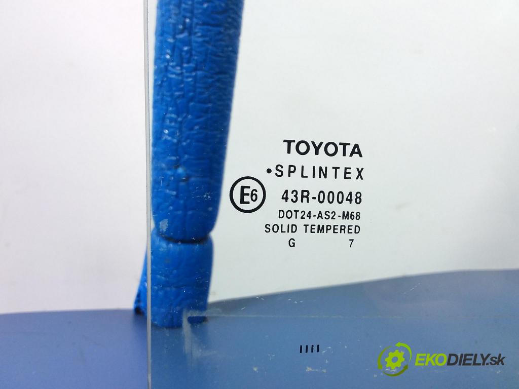 Toyota Yaris 0 sklo dveře Zad: Práva: