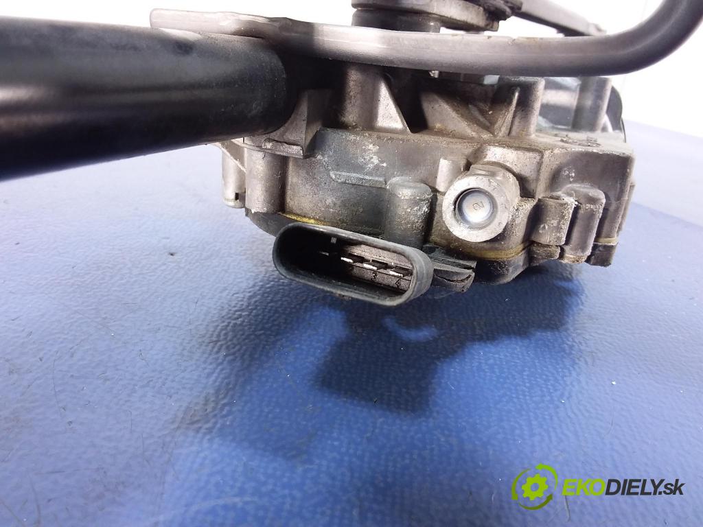 Mercedes Cla 2014 mechanismus motorek Stěrače: před A1768200040