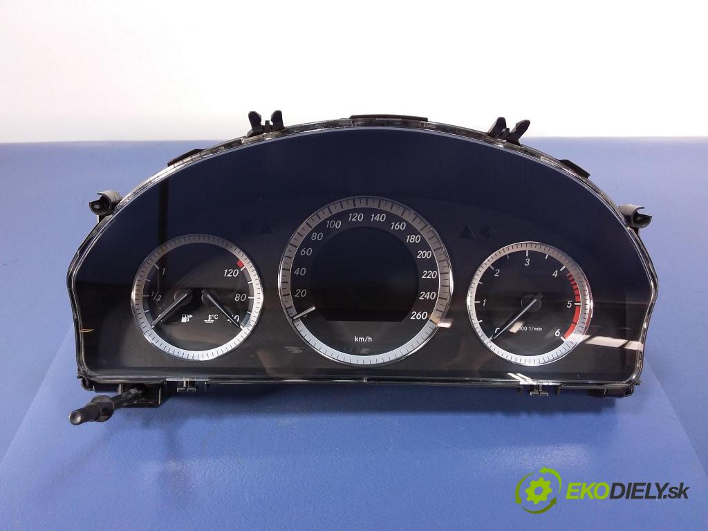 Mercedes C-klasa 2009 prístrojovka/ budíky A2045407648