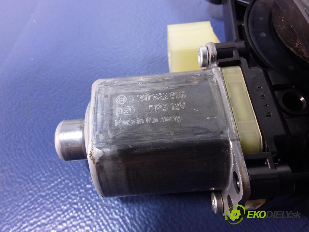 Audi A4 2016 mechanismus stahování Sklenka: Zad: Levý: 8W0839461