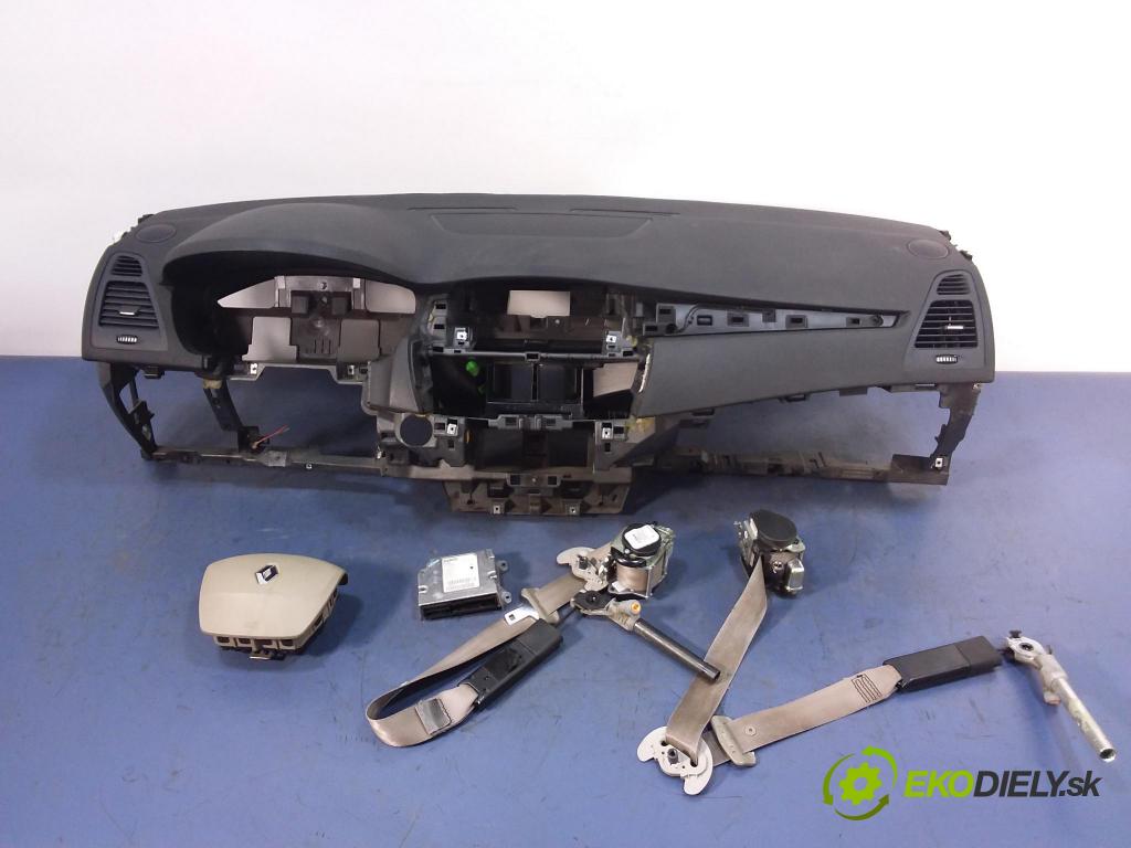 Renault Laguna 2008 kokpit,pristrojová doska