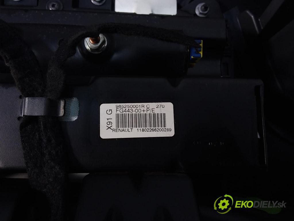 Renault Laguna 2008 kokpit,pristrojová doska