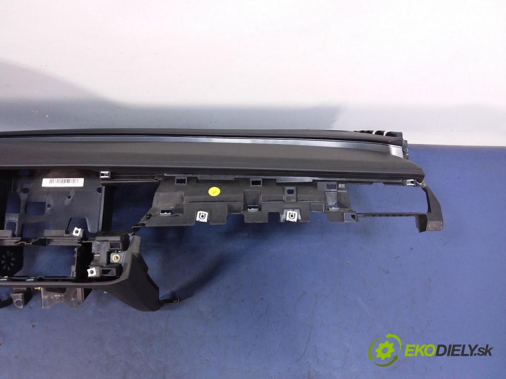 Audi A8 2012 kokpit,pristrojová doska Distribúcia: 4H1857009
