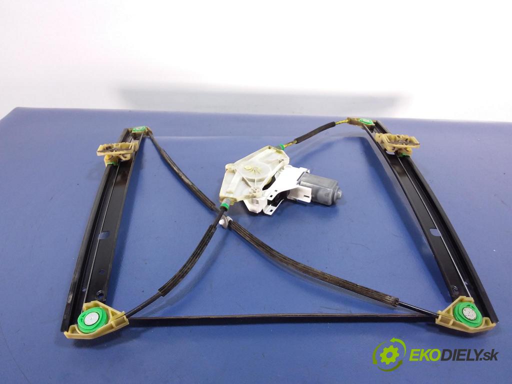 Audi A8 2012 mechanismus stahování Sklenka: Zad: v pravo: 4H0839462B