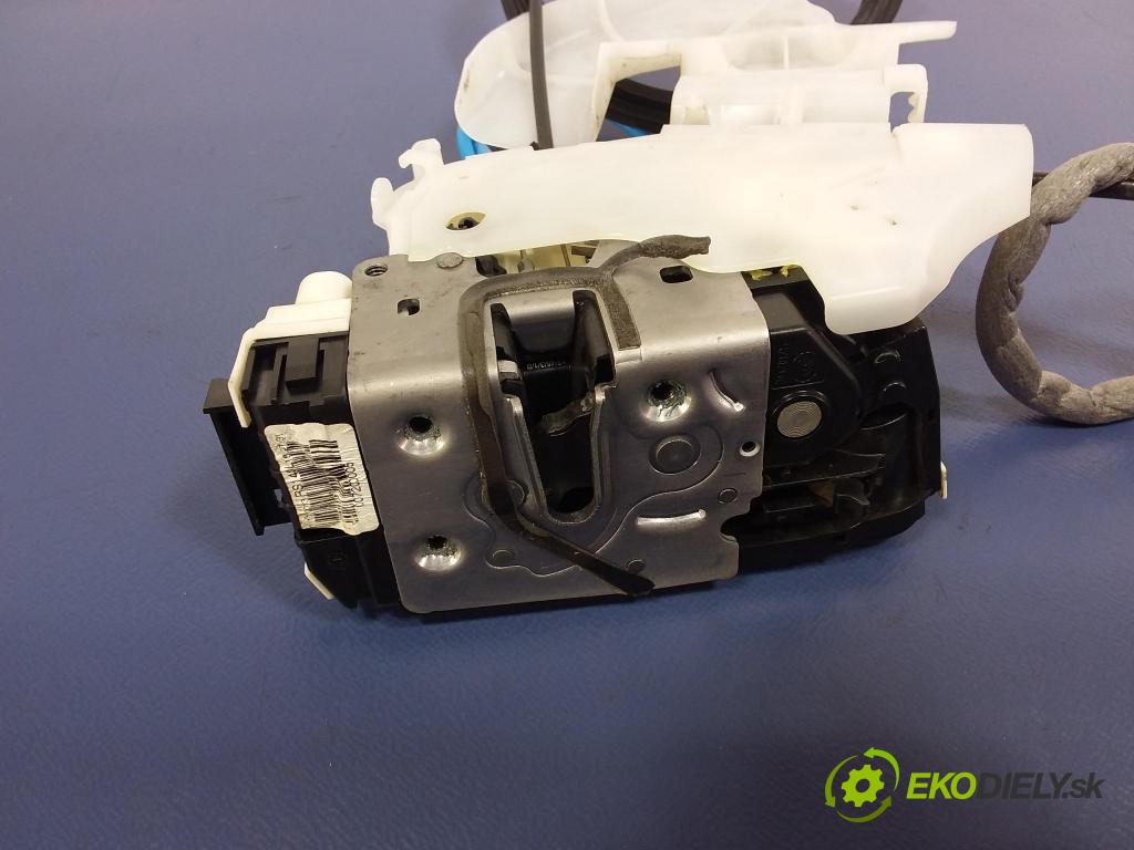 Mercedes Cls 2014 zámok dvere zad Vľavo: A2047303535