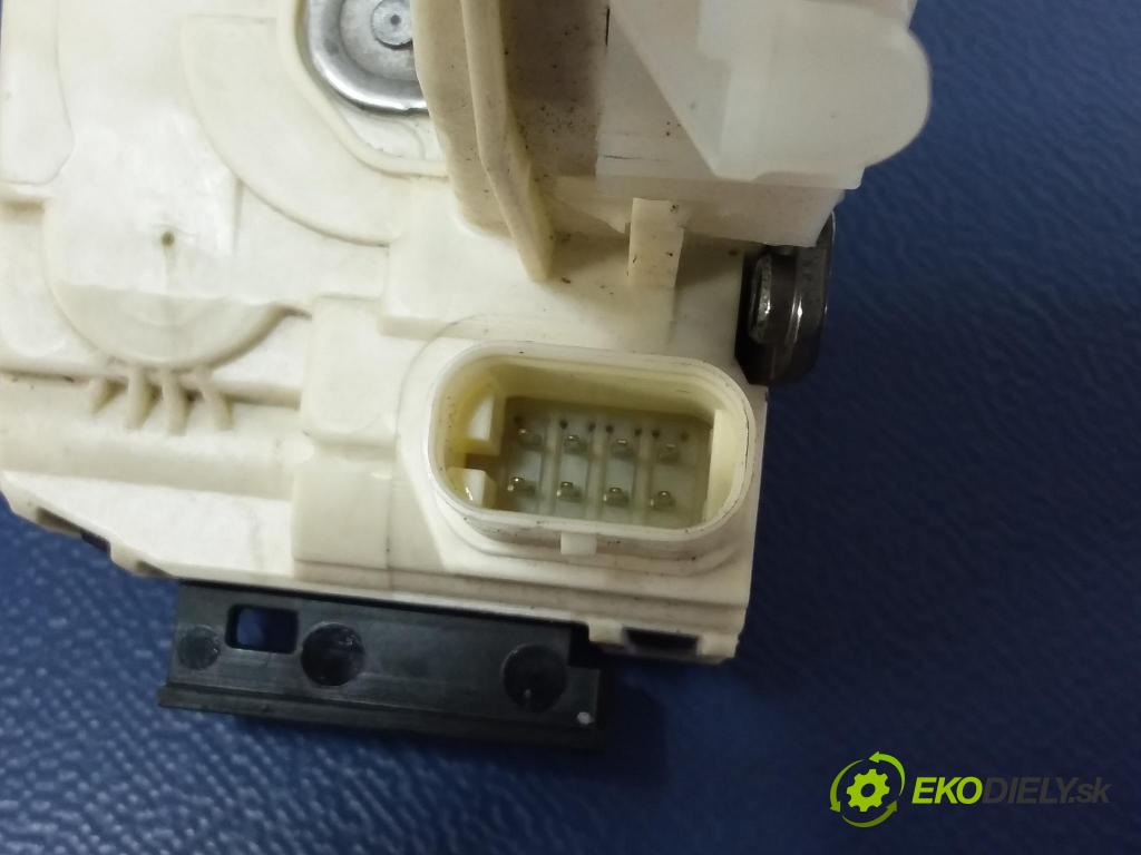 Mercedes Cls 2014 zámok dvere zad Vľavo: A2047303535