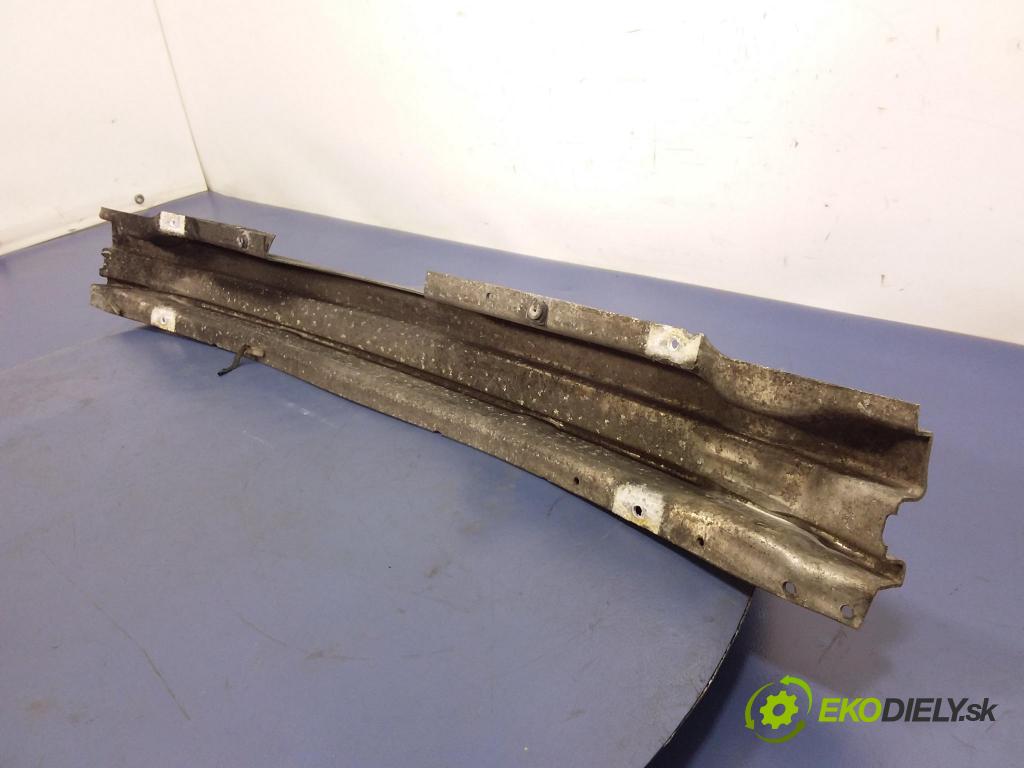 Audi A4 2003 výztuha narazník Zad: 8E0807313A