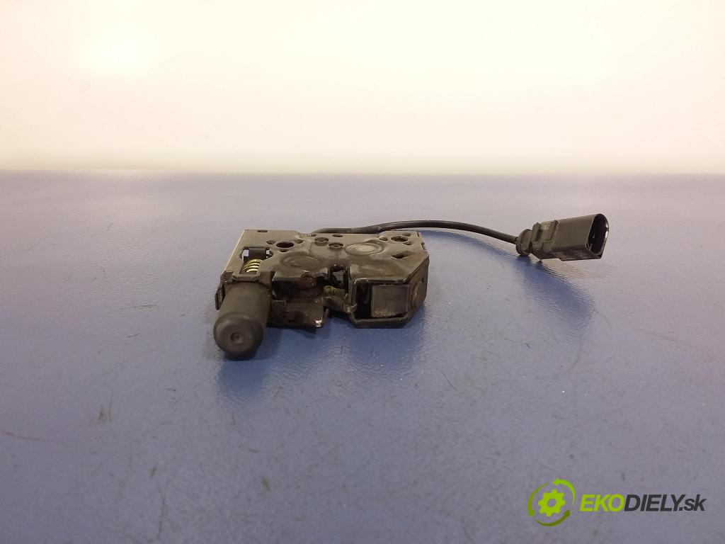 Audi A8 2012 zámek masky: 4H0823509C