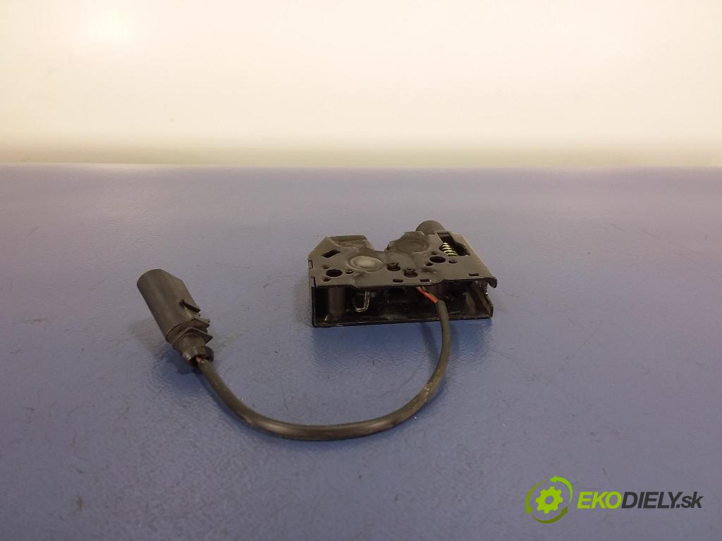 Audi A8 2012 zámek masky: 4H0823509C