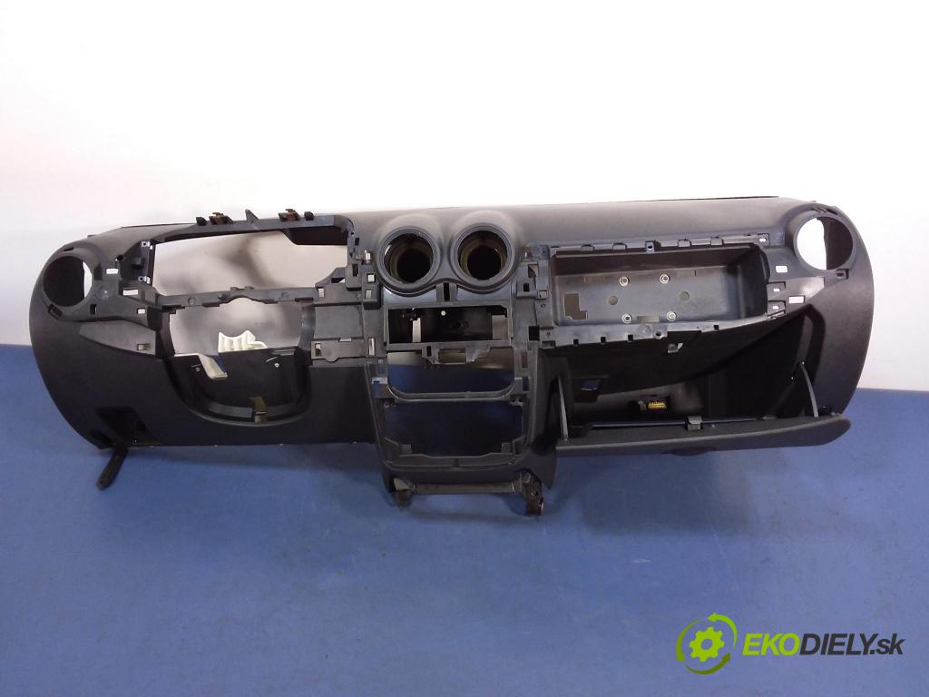 Dacia Duster 2010 kokpit,pristrojová doska Distribúcia: 8200739435