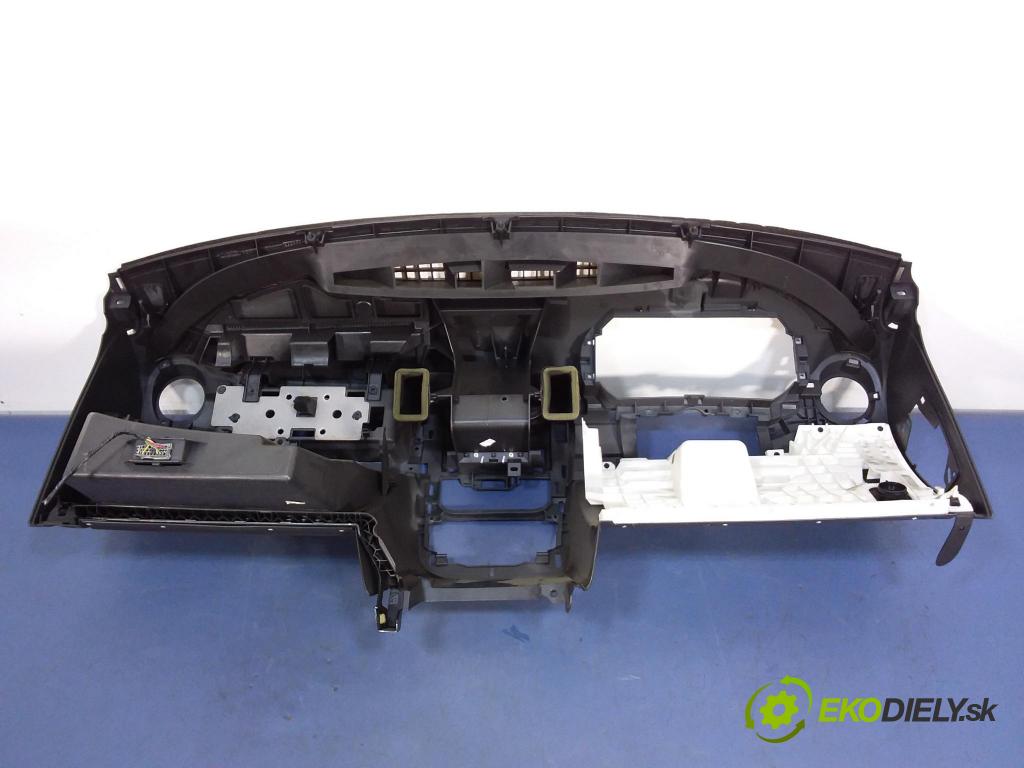 Dacia Duster 2010 kokpit,pristrojová doska Distribúcia: 8200739435